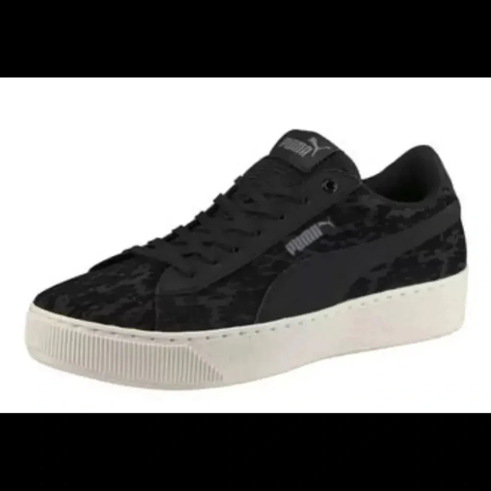 Puma Womens Vikky  Size 8.5 Black Velvet Lace Up Platform